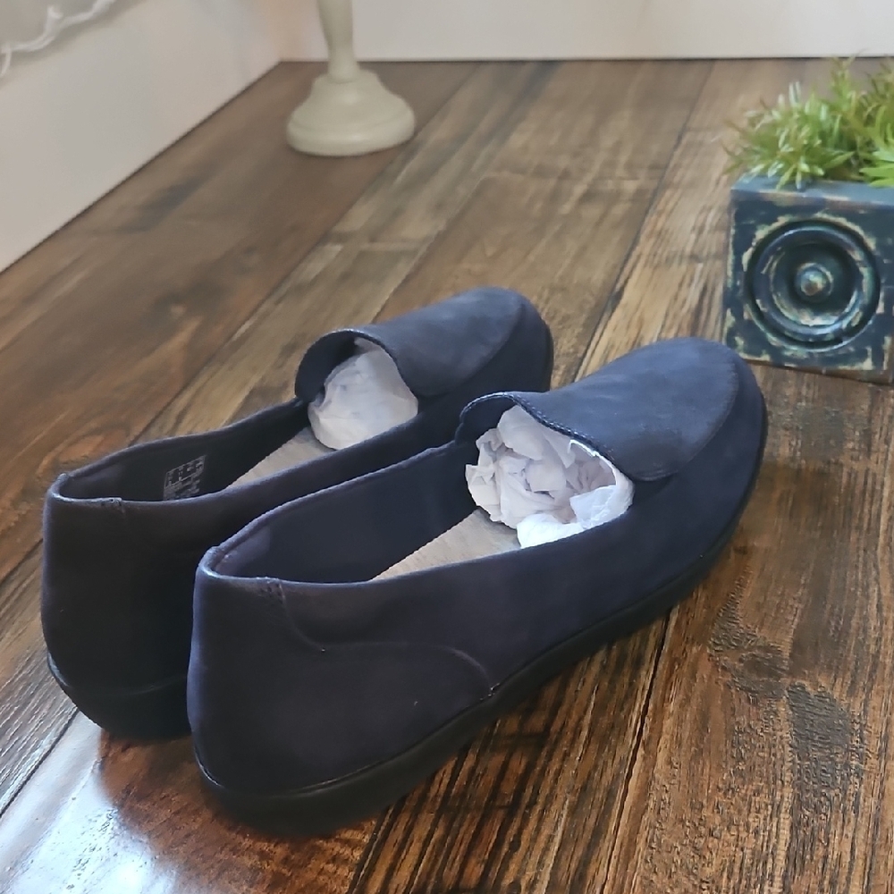 Clarks Cloudsteppers Women's Navy Blue Embossed Suede Slip On‎ Flats - Picture 7 of 11